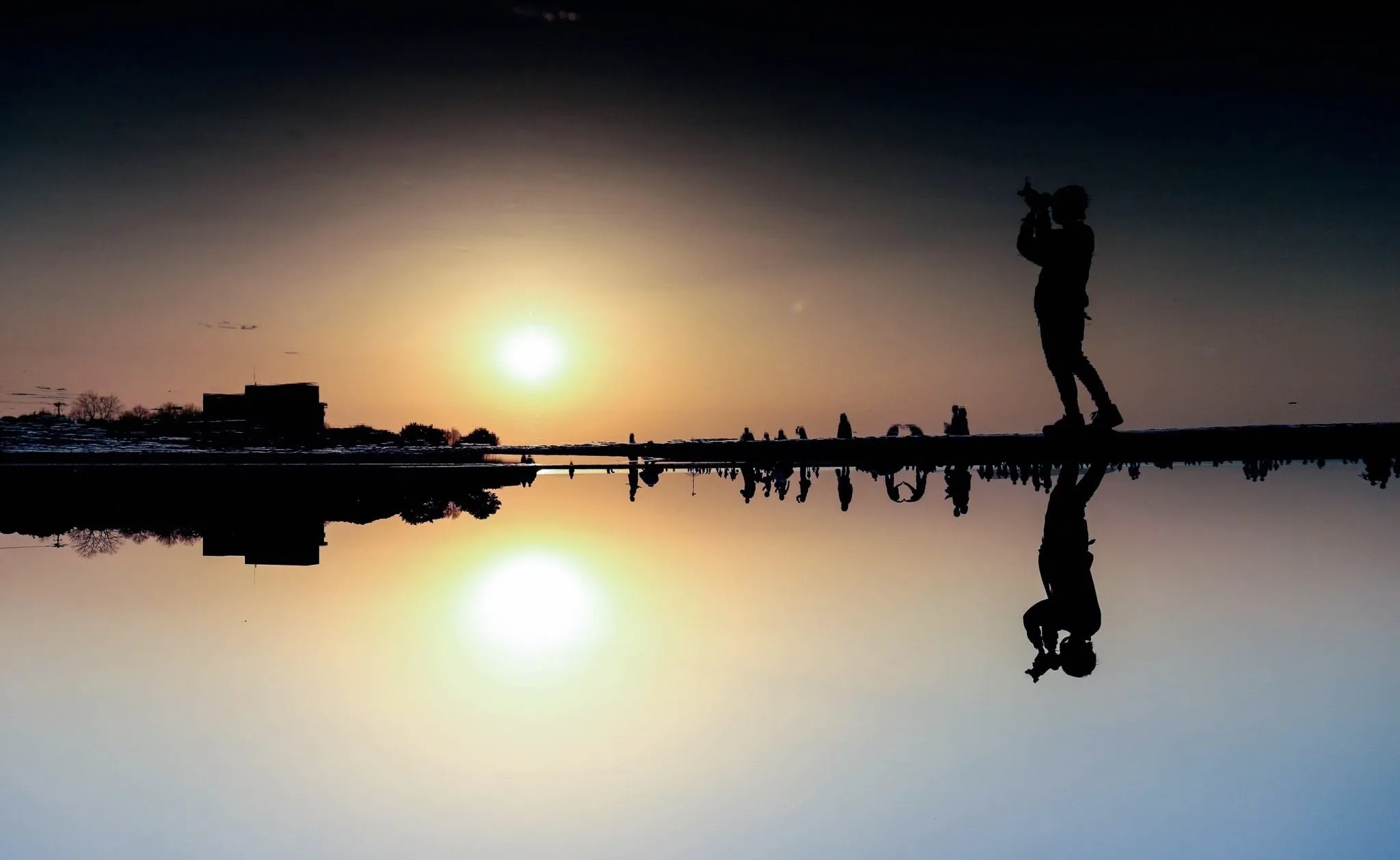 撮る人 — The Photographer